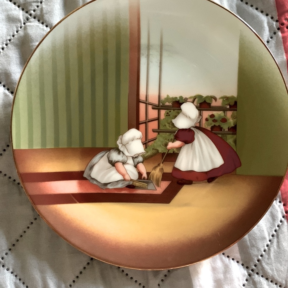 Royal Bayreuth Sunbonnet Babies 1974 porcelain plate